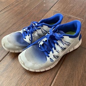 Men’s Nike Shoes (Size 7)